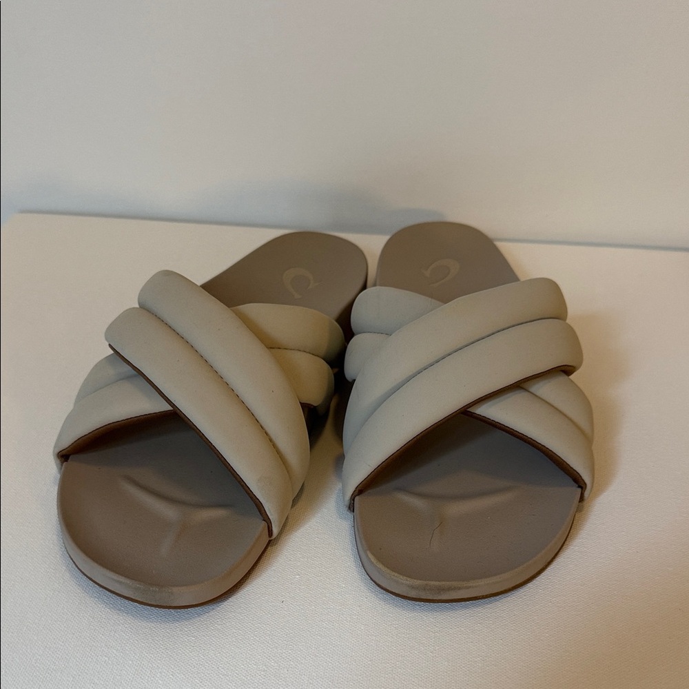 OluKai Women's Tan Slide Sandals